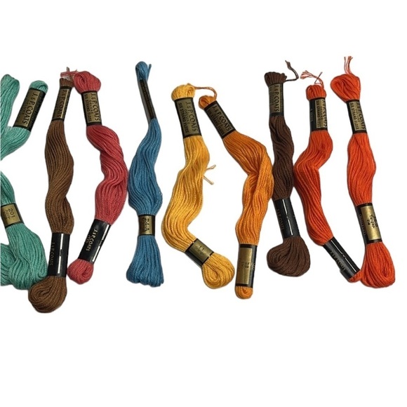 Lot of 13 Skeins J & P Coats Deluxe 6 Strands Multi Color Embroidery Floss - Picture 3 of 3